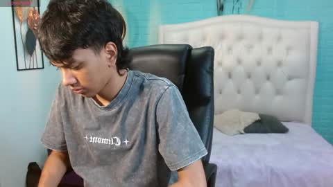 markbowie online show from April 5, 5:21 pm