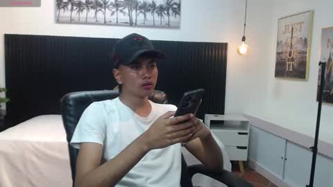 markbowie online show from December 4, 8:41 pm