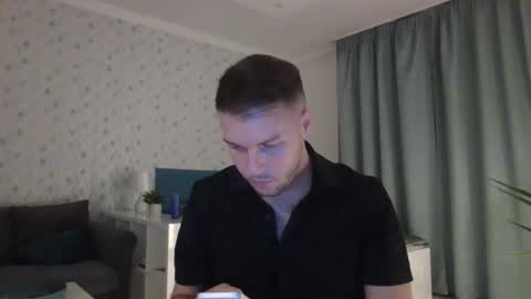 Snapshot of markster9696 chatting on October 30, 12:00 am markster9696 online show from October 30, 12:00 am