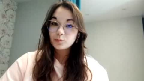 Mia online show from June 14, 9:44 am