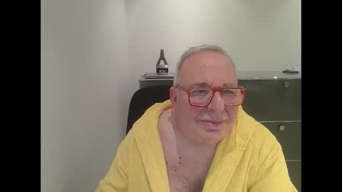 martin_1947 online show from January 3, 9:26 pm