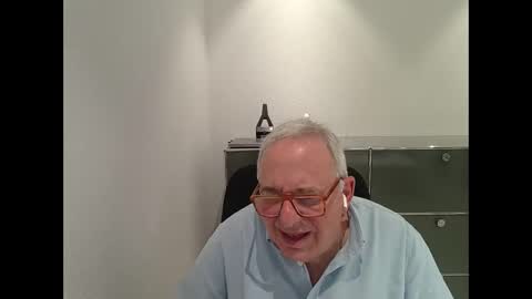 martin_1947 online show from October 4, 7:44 pm