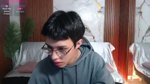 martin_tay online show from July 9, 10:58 pm