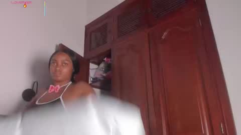 Snapshot of martina_jackson_ chatting on October 20, 8:14 pm Laura online show from October 20, 8:14 pm