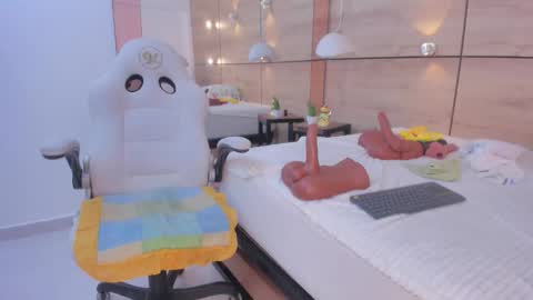 martina touss  online show from November 15, 1:35 pm