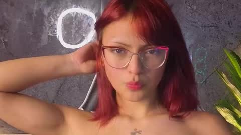 Snapshot of mary_luxx_tp chatting on September 24, 3:02 am mary_luxx_tp online show from September 24, 3:02 am
