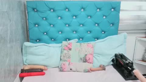  Mary Moon  online show from February 10, 5:30 pm