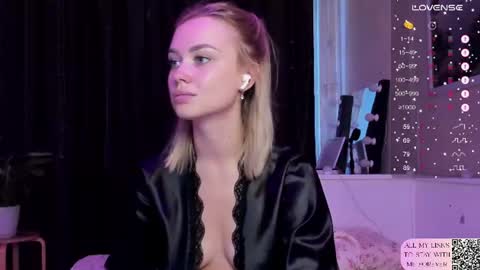 Mary online show from July 12, 3:59 pm
