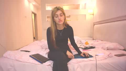 marya442004 online show from October 2, 6:28 pm