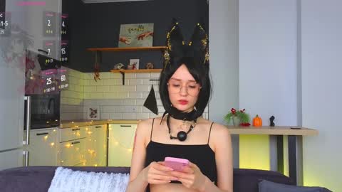 Mary online show from February 7, 8:01 am