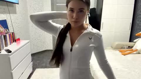 Lola online show from March 5, 3:54 pm