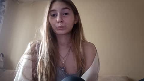 Snapshot of marylynreifsnider chatting on October 22, 7:11 am Hi My name is Elina Im 18 years old. online show from October 22, 7:11 am