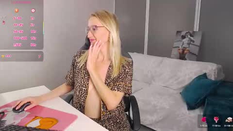 Snapshot of marysantamonika chatting on September 24, 8:48 pm Mary online show from September 24, 8:48 pm