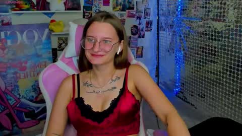 maryyy_may online show from October 1, 7:02 pm
