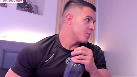 Mason Bennet online show from December 4, 7:57 pm