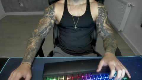 masterkingmuscle online show from December 3, 6:44 pm