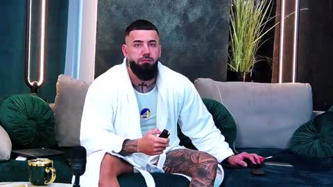 masterkingofmuscle online show from February 3, 7:18 am