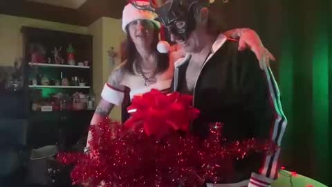 Jer and Kel online show from December 11, 1:37 am