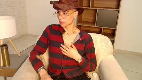 Snapshot of matheomontclair chatting on October 21, 1:00 am Matheo Montclair online show from October 21, 1:00 am