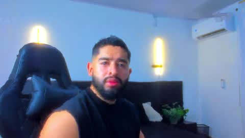 Mathew Flintt  online show from April 19, 9:39 pm