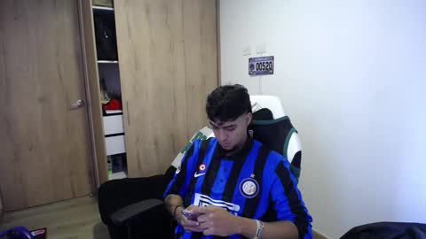 Snapshot of matias_bianco01 chatting on October 24, 6:52 pm matias online show from October 24, 6:52 pm