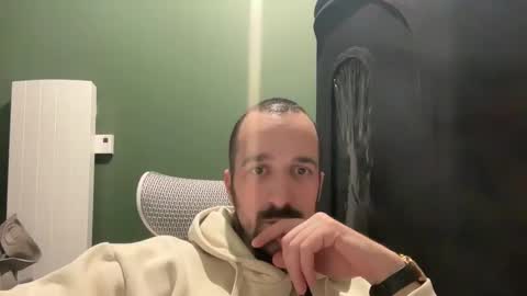 M online show from December 19, 1:23 am