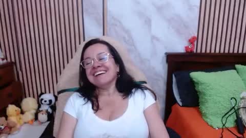 Snapshot of mature_wolf chatting on October 12, 12:36 am Sonia online show from October 12, 12:36 am