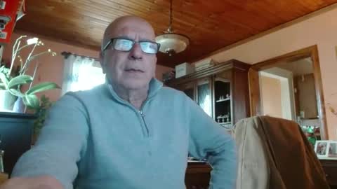 Maurice online show from December 17, 2:46 pm