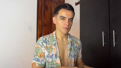 Snapshot of max_lancaster chatting on December 31, 10:23 pm Max Lancaster online show from December 31, 10:23 pm