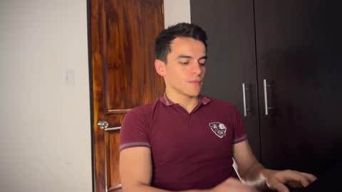 Snapshot of max_lancaster chatting on March 12, 10:39 pm Max Lancaster online show from March 12, 10:39 pm