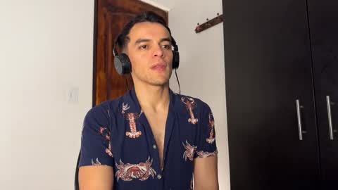 Snapshot of max_lancaster chatting on January 5, 12:31 am Max Lancaster online show from January 5, 12:31 am