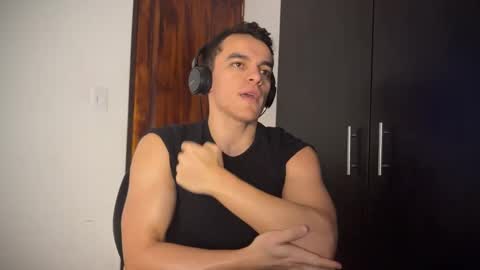 Snapshot of max_lancaster chatting on March 8, 8:14 pm Max Lancaster online show from March 8, 8:14 pm
