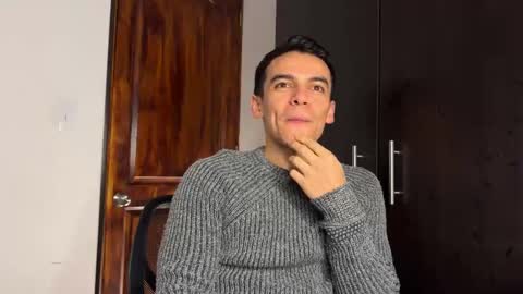 Snapshot of max_lancaster chatting on March 7, 1:53 am Max Lancaster online show from March 7, 1:53 am