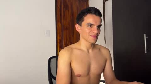 Snapshot of max_lancaster chatting on December 26, 3:16 am Max Lancaster online show from December 26, 3:16 am