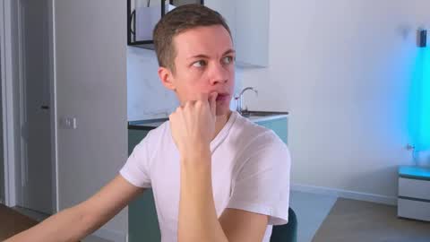 Max  online show from March 10, 12:49 pm