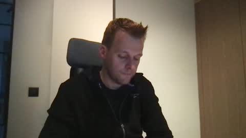 Max take off clothes online show from December 6, 7:48 am