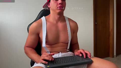 max_valiant1 online show from June 4, 3:40 pm