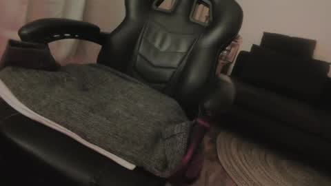 maxcamlove online show from May 6, 12:49 am