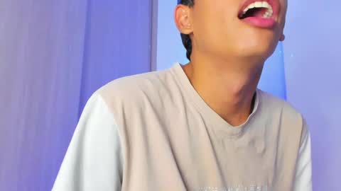 Max  online show from April 24, 1:51 am