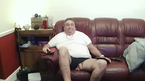 MAX online show from April 14, 9:40 pm