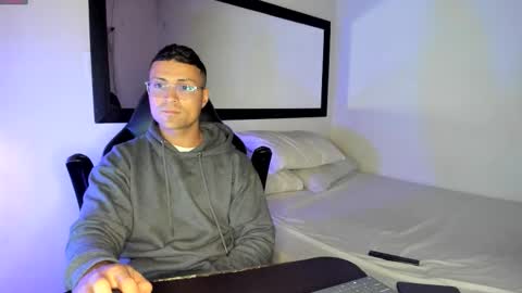 Snapshot of maxi_mux1 chatting on October 20, 2:05 am MAXI      online show from October 20, 2:05 am