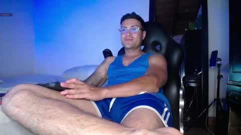 Snapshot of maxi_mux1 chatting on February 6, 5:14 am MAXI      online show from February 6, 5:14 am