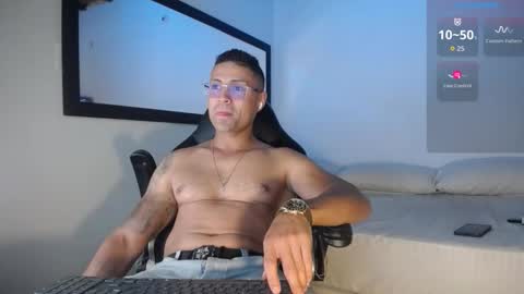 Snapshot of maxi_mux1 chatting on September 16, 4:37 am MAXI      online show from September 16, 4:37 am