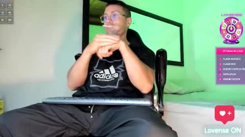 Snapshot of maxi_mux1 chatting on October 15, 3:10 am MAXI      online show from October 15, 3:10 am