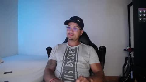 Snapshot of maxi_mux1 chatting on March 7, 2:15 am MAXI      online show from March 7, 2:15 am