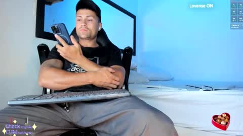 Snapshot of maxi_mux1 chatting on October 12, 4:38 am MAXI      online show from October 12, 4:38 am