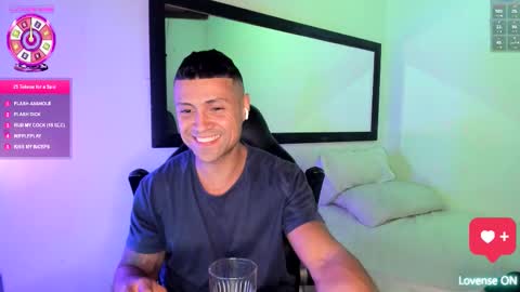 Snapshot of maxi_mux1 chatting on October 18, 5:00 am MAXI      online show from October 18, 5:00 am