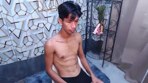 Reyn online show from February 24, 11:52 pm