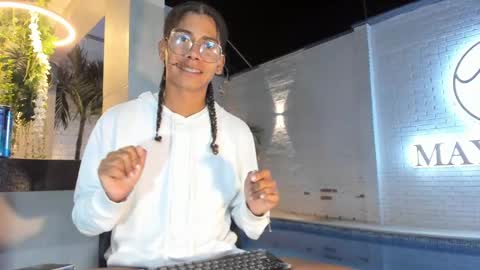 maxim online show from November 15, 5:09 am