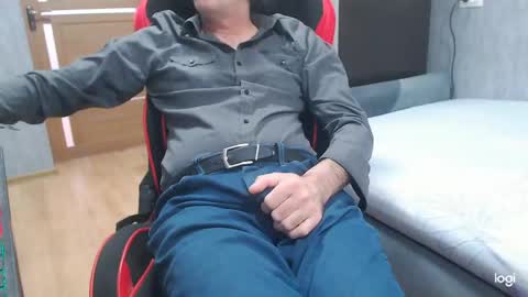 maximus3334 online show from April 7, 10:06 am